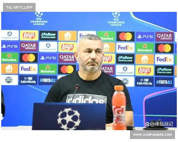 终场哨响，不莱梅主帅蒂奥内低头离场，球队保级形势严峻